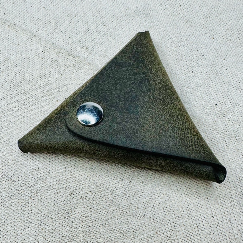 Green Triangular Smooth Leather Coin Pouch - Picture 5 of 5